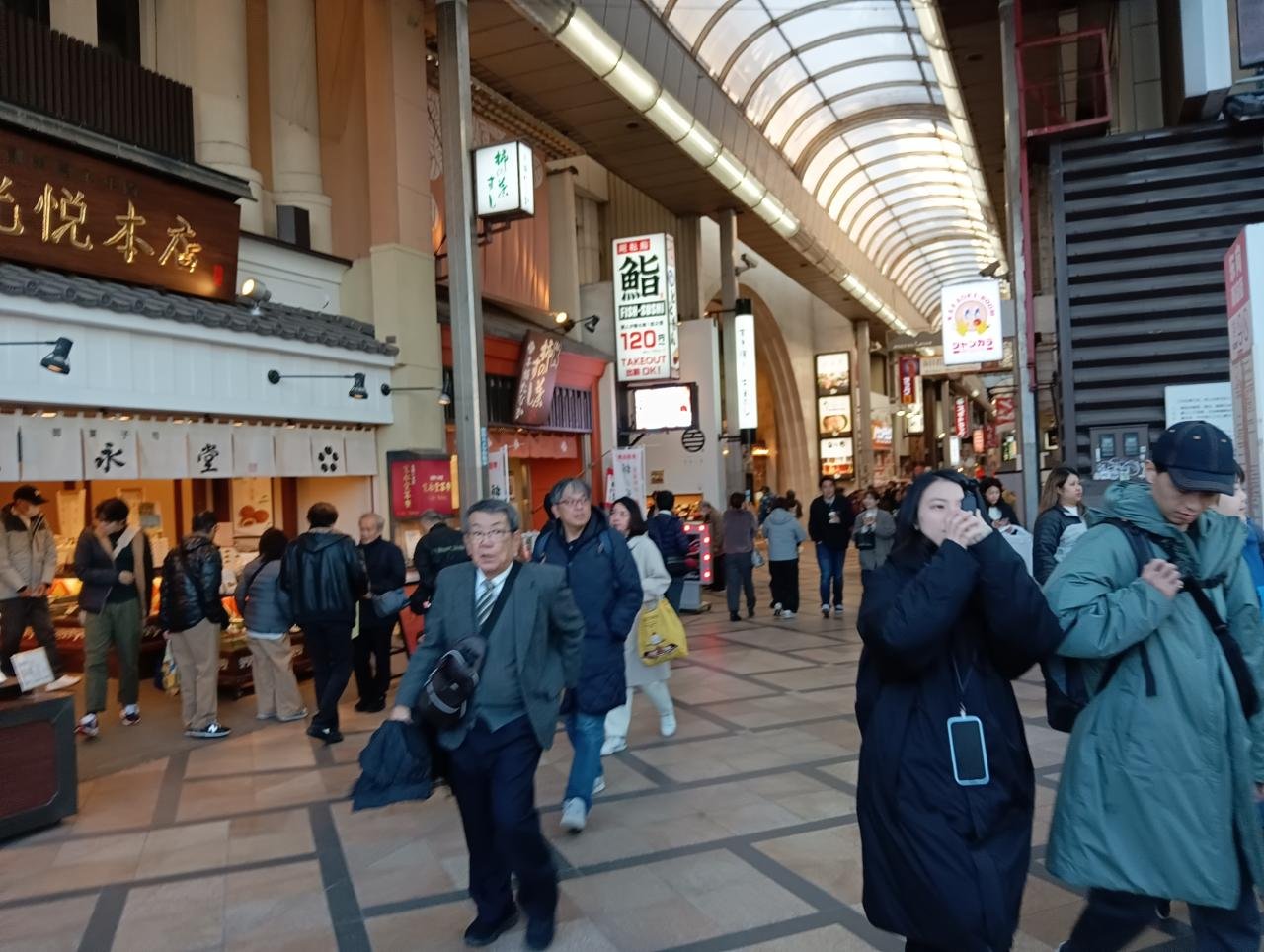 東向き商店街